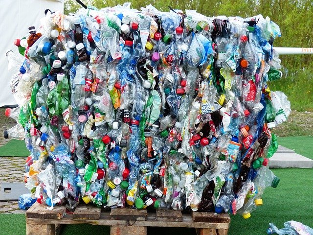 plastic-bottles-g41429987f_640